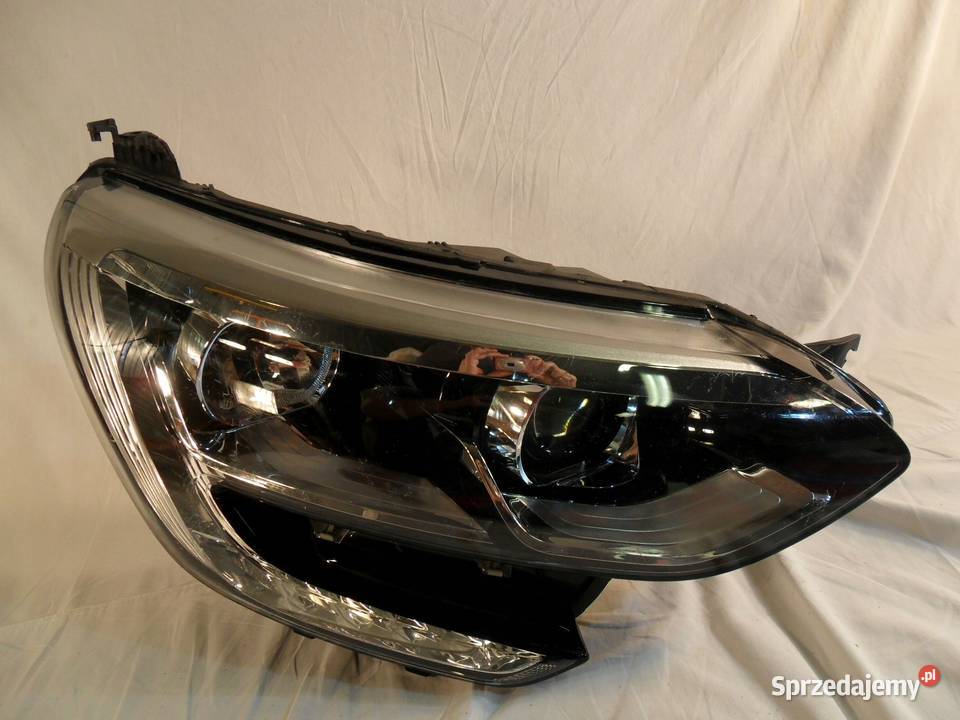 Renault Megane IV 1620 reflektor prawy przedni