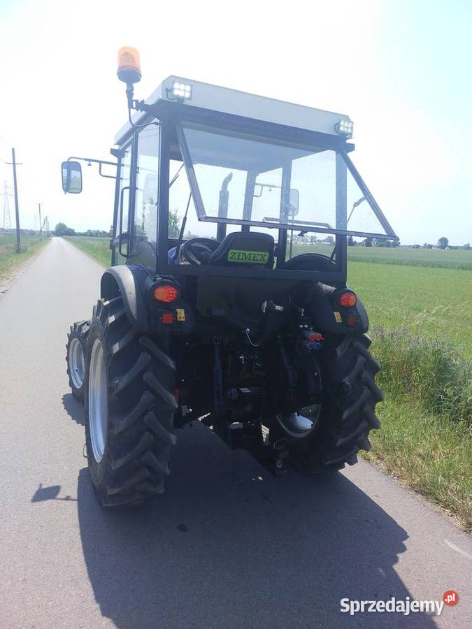 Ciągnik rolniczy FARMTRAC 6050 E 4 WD z kabiną