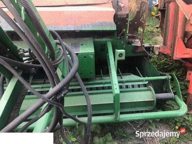 John Deere V451M Podbieracz