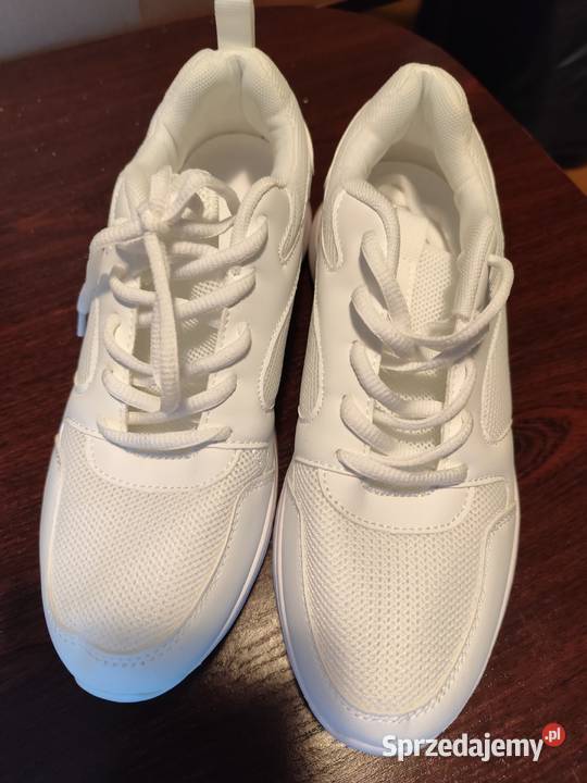 Białe adidasy nowe dolnośląskie