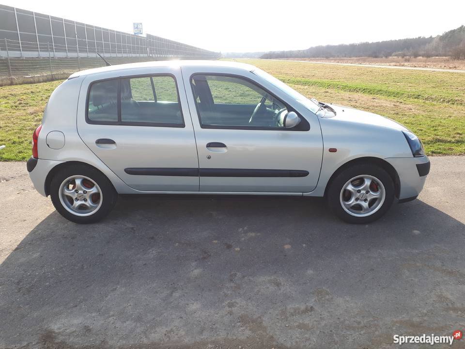 Renault clio 2 lift 12 16v 5 drzwi Rok produkcji 2001 sprzedam