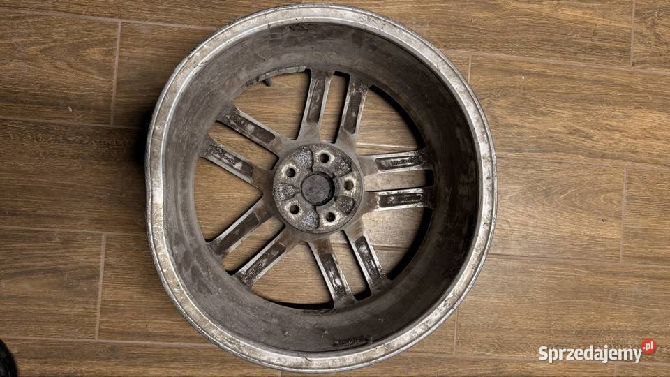 Sprzedam uszkodzoną felgę VW Seat 70jx17H2 ET43 Średnica 17" Starogard Gdański
