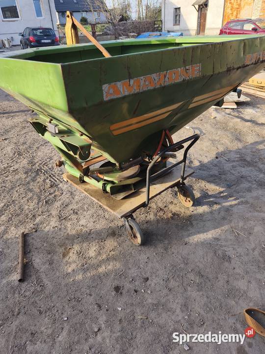 Sprzedam rozsiewacz Amazone OC 900 Trzeciewnica