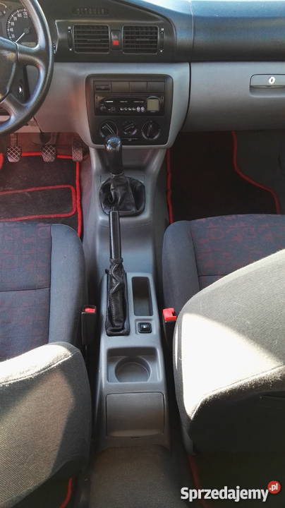 Skoda Octavia I 16 benzyna 99r czerwony sedan Święta Katarzyna