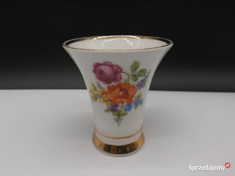 Porcelanowy ozdobiony ręcznie malowanymi