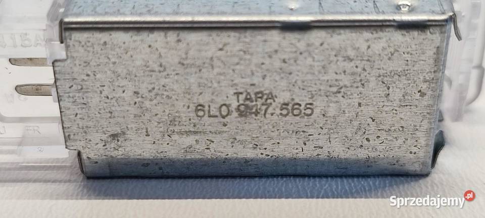 SKODA KAROQ LAMPKA KABINY 6L0947415A