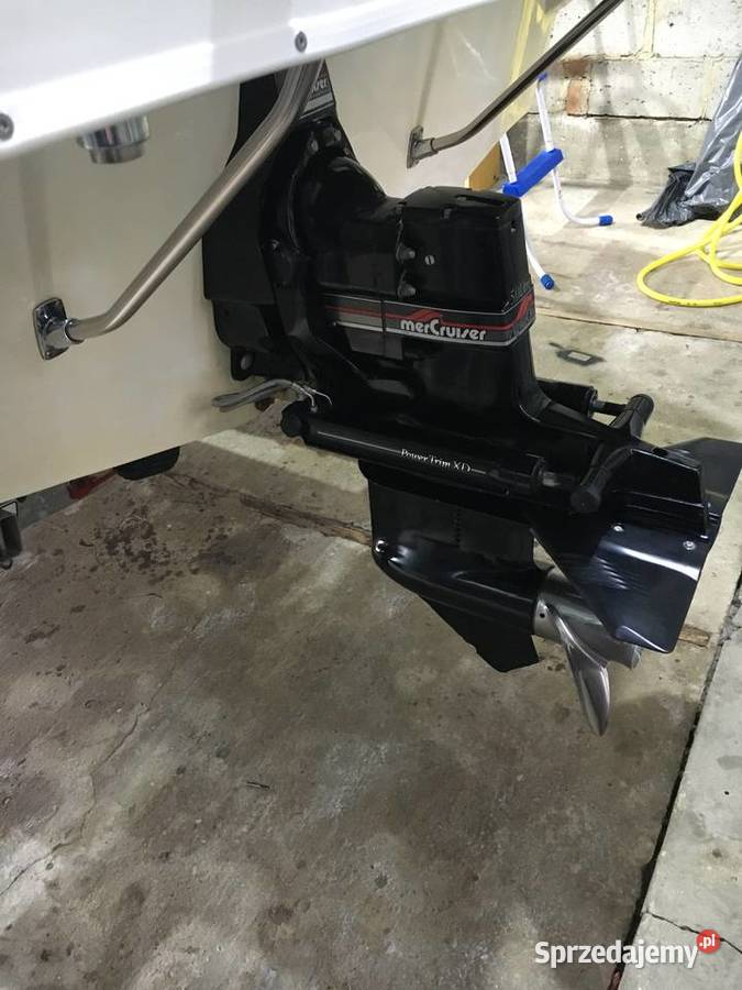 LARSON JACHT MOTOROWY Lublin