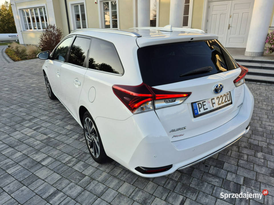 Toyota Auris 18 hybrid climatronic kamera grzane przyciemniane szyby Drelów