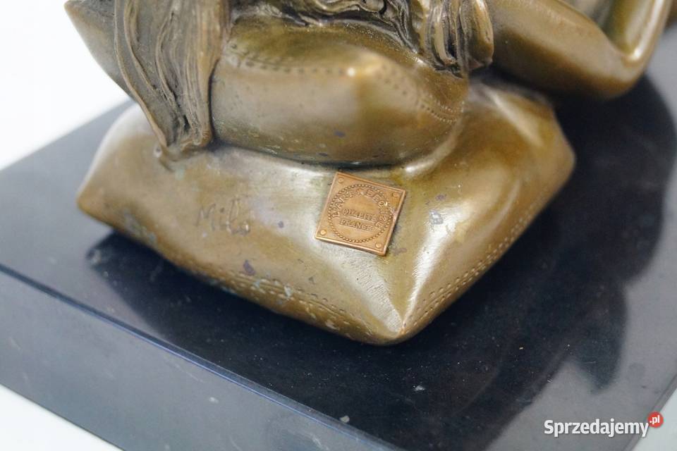 Kobieta czytająca książkę figura z brązu rzeźba Gizałki sprzedam