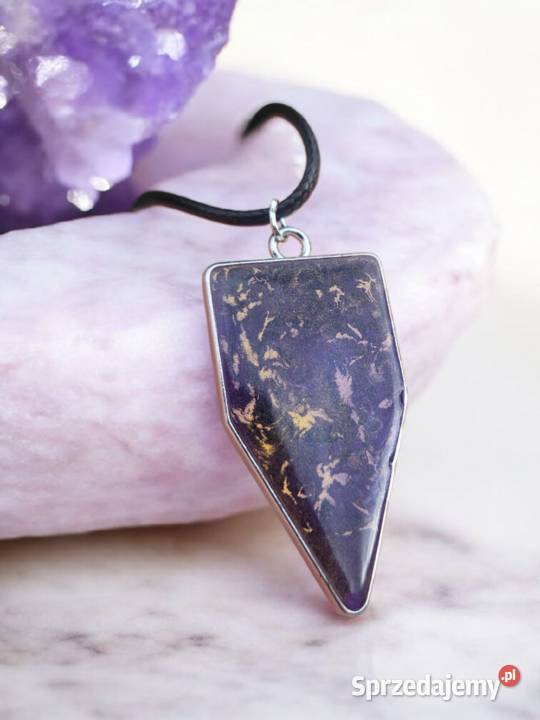 Wisiorek z efektem Galaxy z żywicy na czarnym Sanok