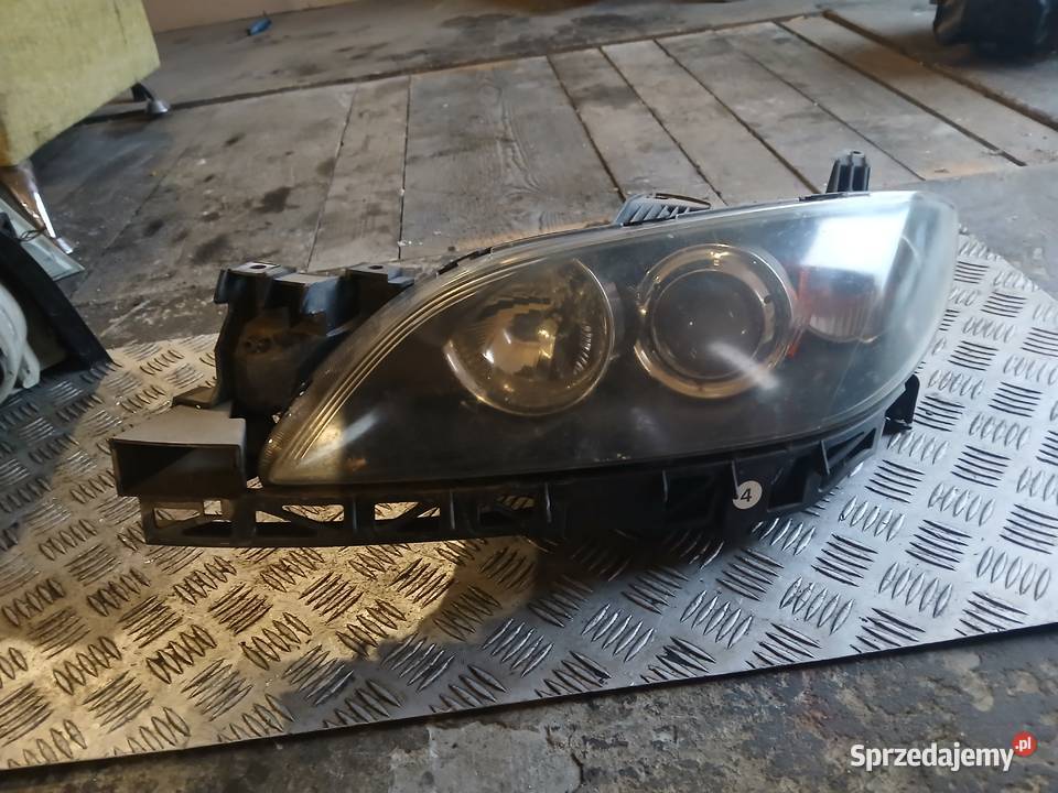 Lampa lewa przód przednia Mazda 3 I BKEU 0306r Radłów