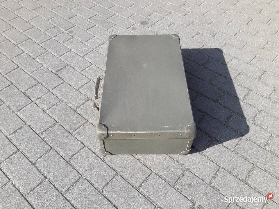 Stara walizka tekturowa z okresu PRL u lata 6070 sprzedam