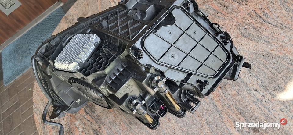 Sprzedam lampe lewą Audi Q3 2022 r Lampy przednie