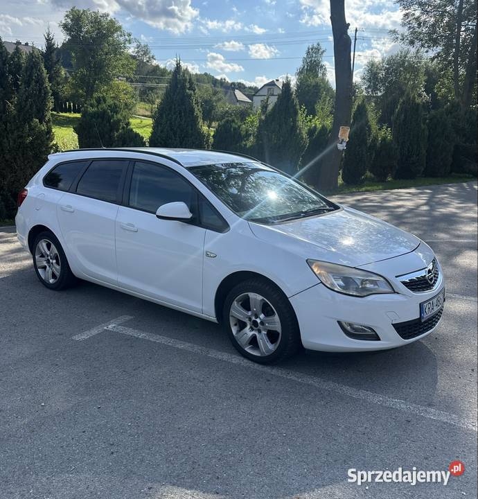 Opel Astra J 17 diesel 2011r Kombi