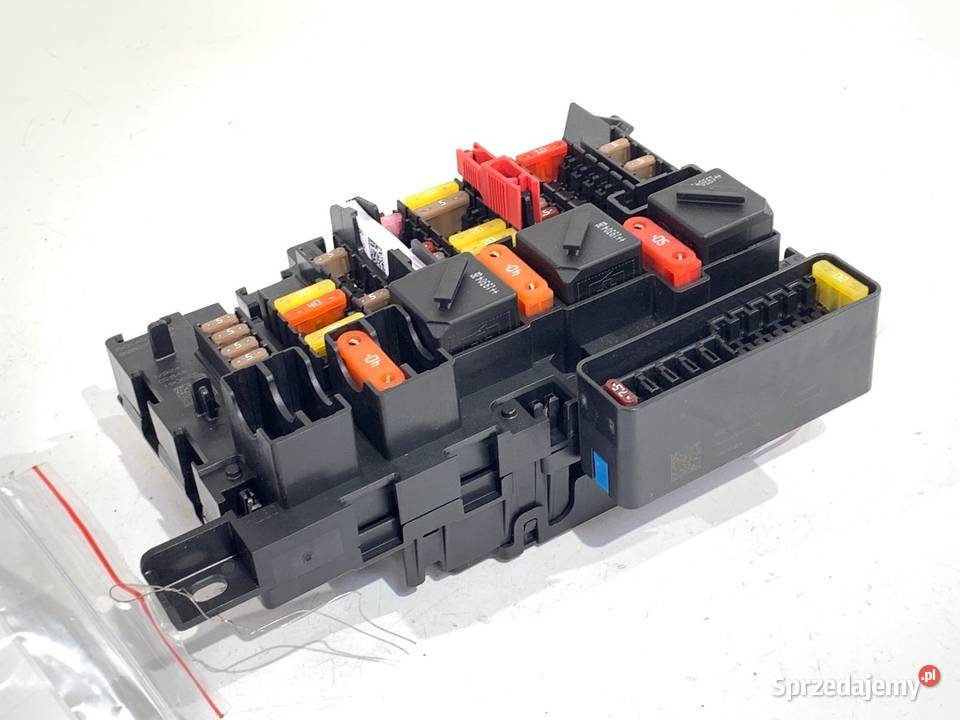 SKRZYNKA BEZPIECZNIKÓW BMW F39 9360501 Crossover