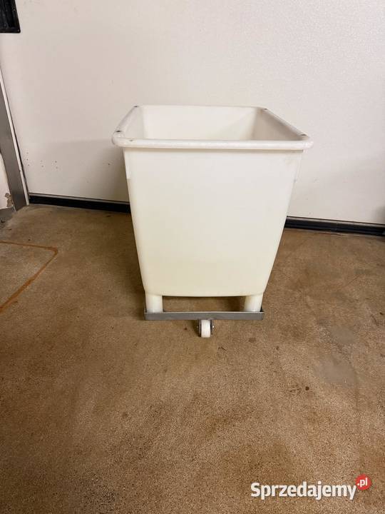 pojemnik do farszu z HDPE 210 l Człuchów sprzedam