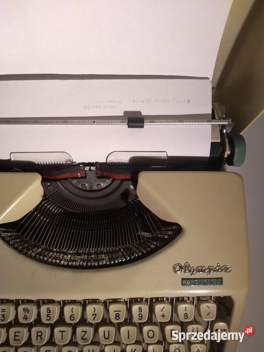 Maszyna do pisania retro prl Olympia Splendid 33
