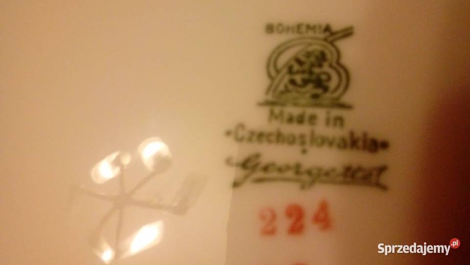 Waza owalna sygnowana produkcji czeskiej biały sprzedam