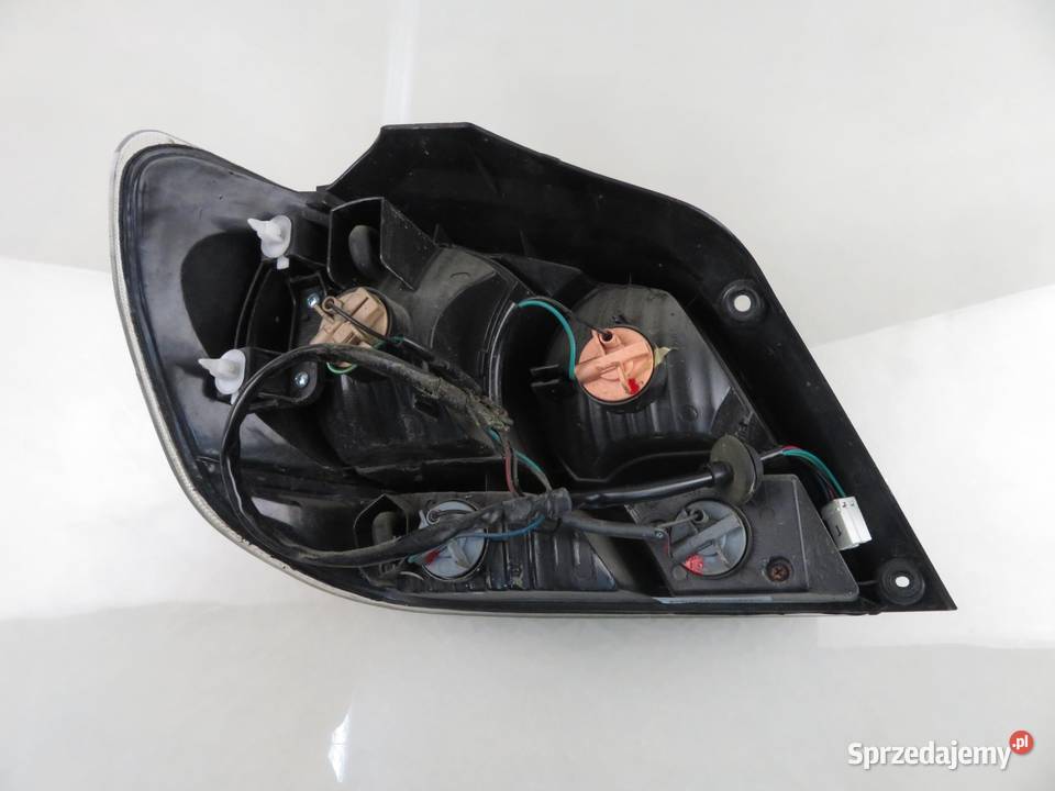 LAMPA PRAWA TYLNA MITSUBISHI OUTLANDER I CUW osobowe małopolskie