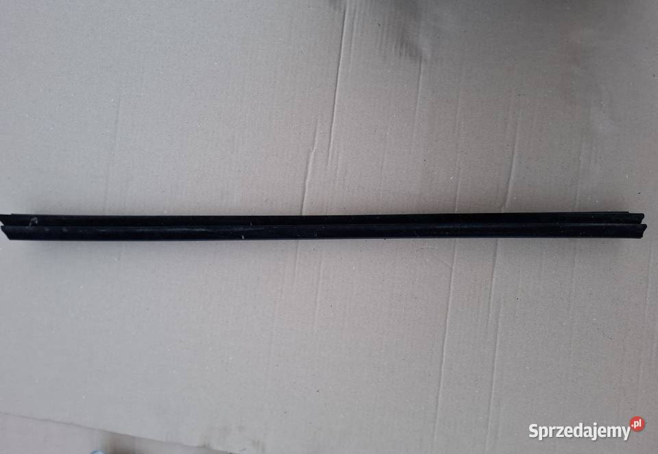 Uszczelka listwa zgarniająca drzwi szyby prawy Przyborów sprzedam