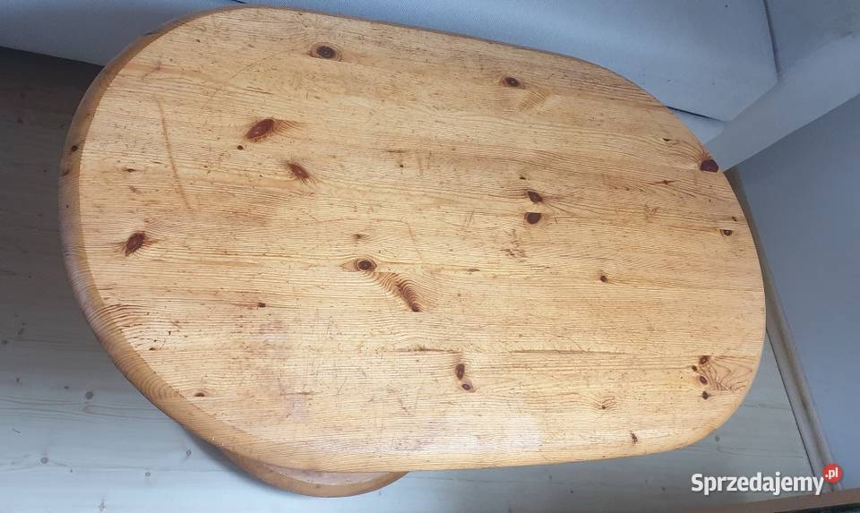 Solidny owalny stolik na gazety warmińsko-mazurskie Reszel