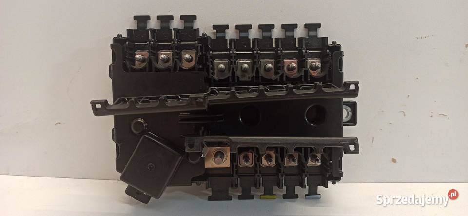 MERCEDES W205 SKRZYNKA BEZPIECZNIKÓW A2055402850