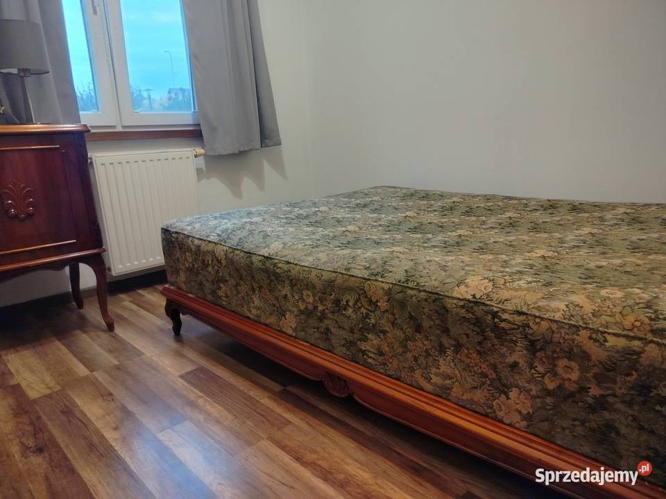Stylowe łóżko ludwikowskie 140x200 z materacem Tczew