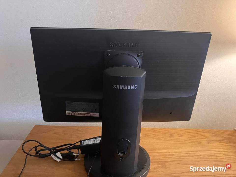 Monitor Samsung S19C150F 19 zasilacz 15W Monitory i projektory Kielce sprzedam