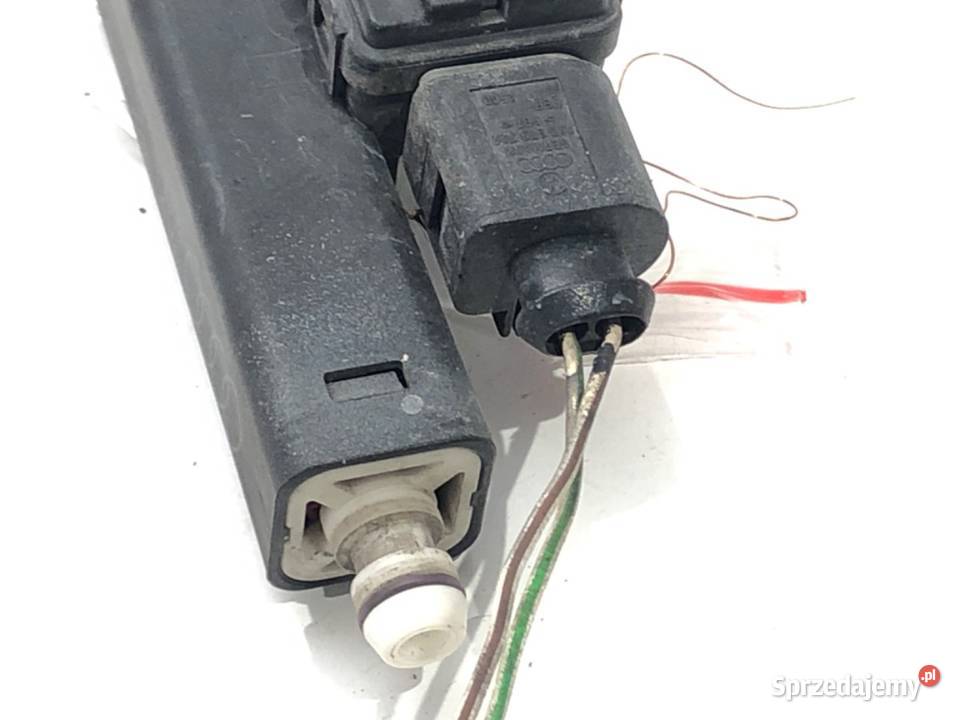 SPRYSKIWACZ REFLEKTORA PRAWY PRZÓD AUDI A8 D3