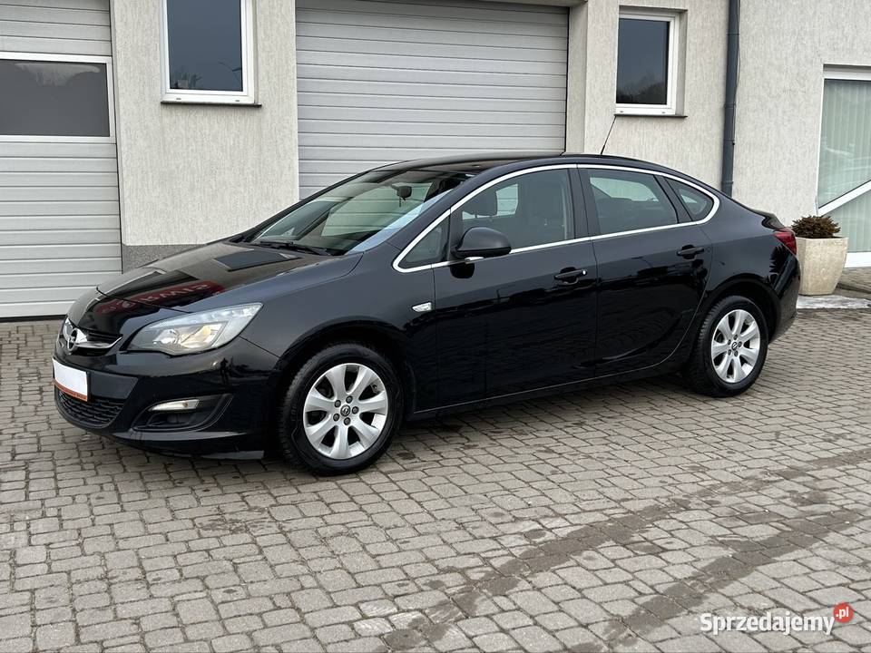 OPEL ASTRA J 14T GAZ LIFT 2017 grudzień kupiony w polskim salonie Białystok sprzedam