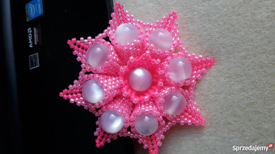 śliczna broszka różowa gwiazdka z koralików