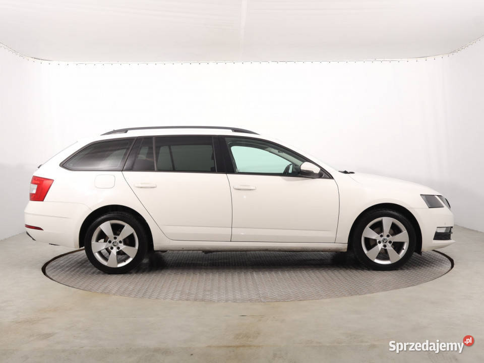 Skoda Octavia 16 TDI biały Octavia