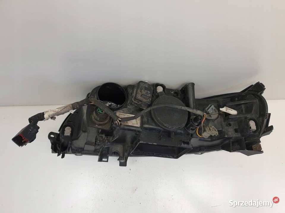 LAMPA PRAWA Volvo S60 I V70 II LIFT PRZEDNIA Rudka