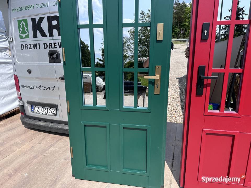 Drzwi zewnetrzne drewniane ręki zielone czerwone mazowieckie Mołomotki