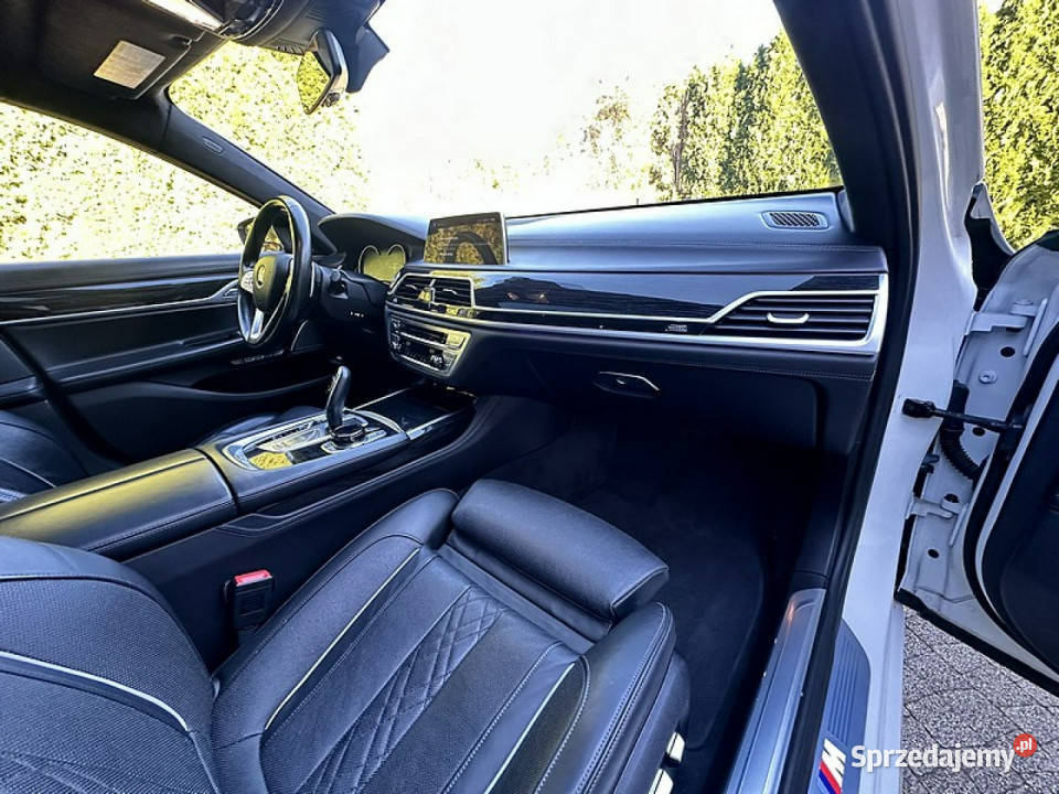 BMW 750 BMW 750i G12 XDrive 450 Lasery DVD Sedan / Limuzyna sprzedam