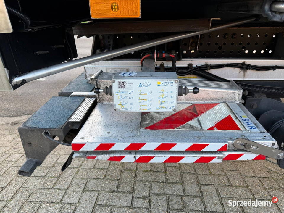 Mercedes chlodnia z sypialna kabina