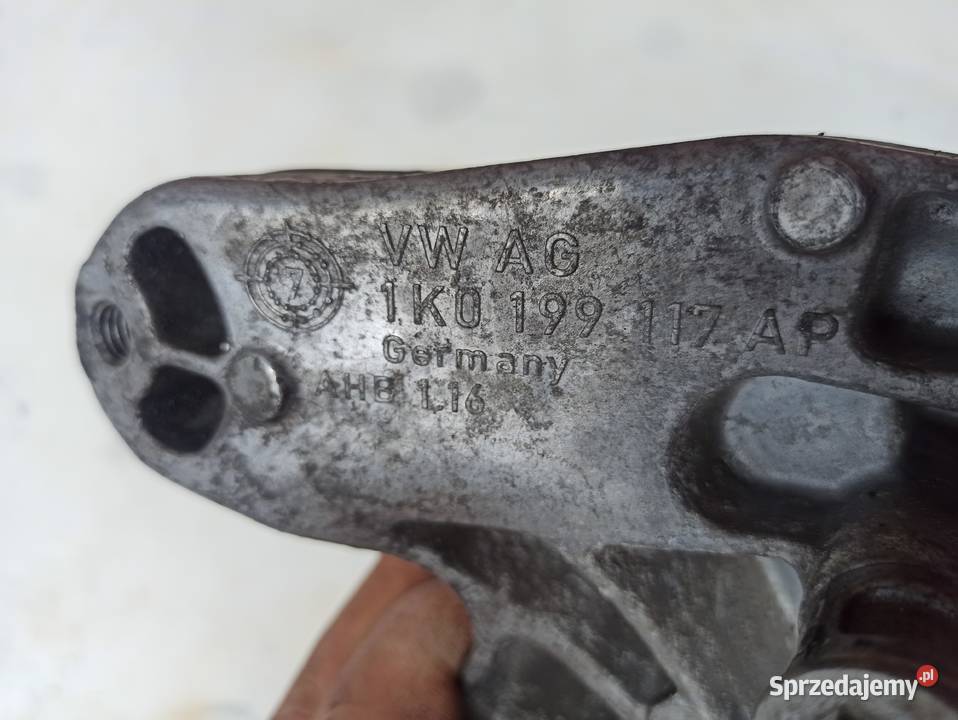 łapa wspornik skrzyni VW Golf 5 Passat b6 Seat Skrzynie biegów manualne sprzedam