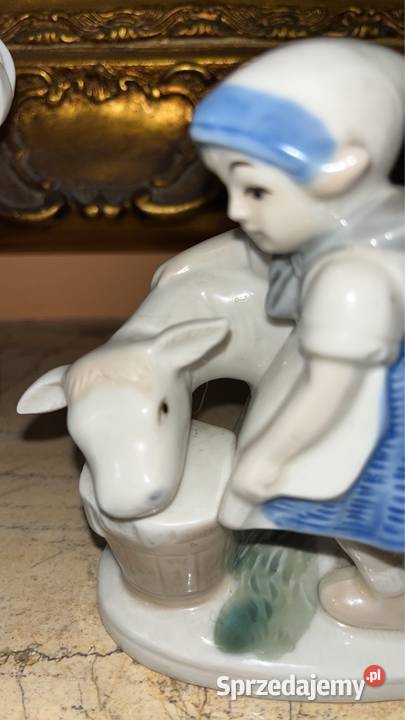 Figurka dziewczynki z krówką Bez sygnatury Ale Gdańsk