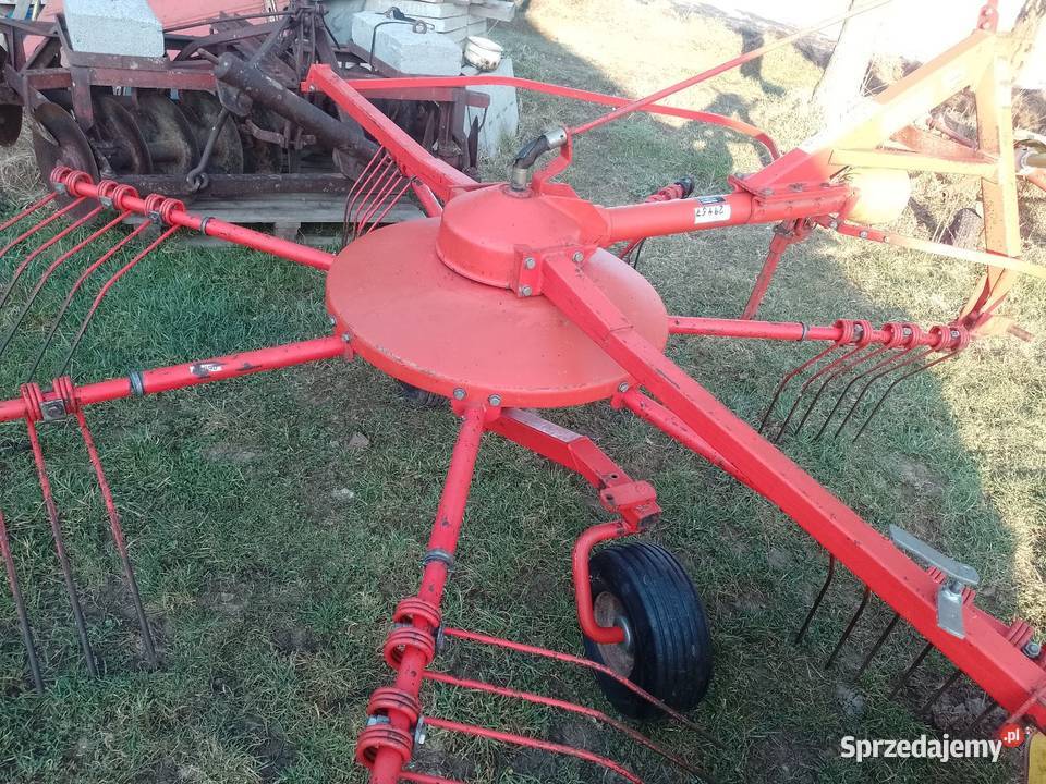 Zgrabiarka karuzelowa do siana Jastrzębia