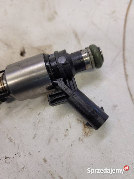 WTRYSK WTRYSKIWACZ AUDI A4 A5 20 TFSI 0261500621 Przystajń