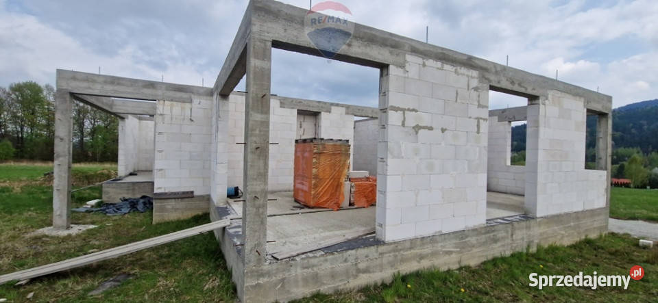 Rozpoczęta budowa domu na widokowe działce w Jeleśnia