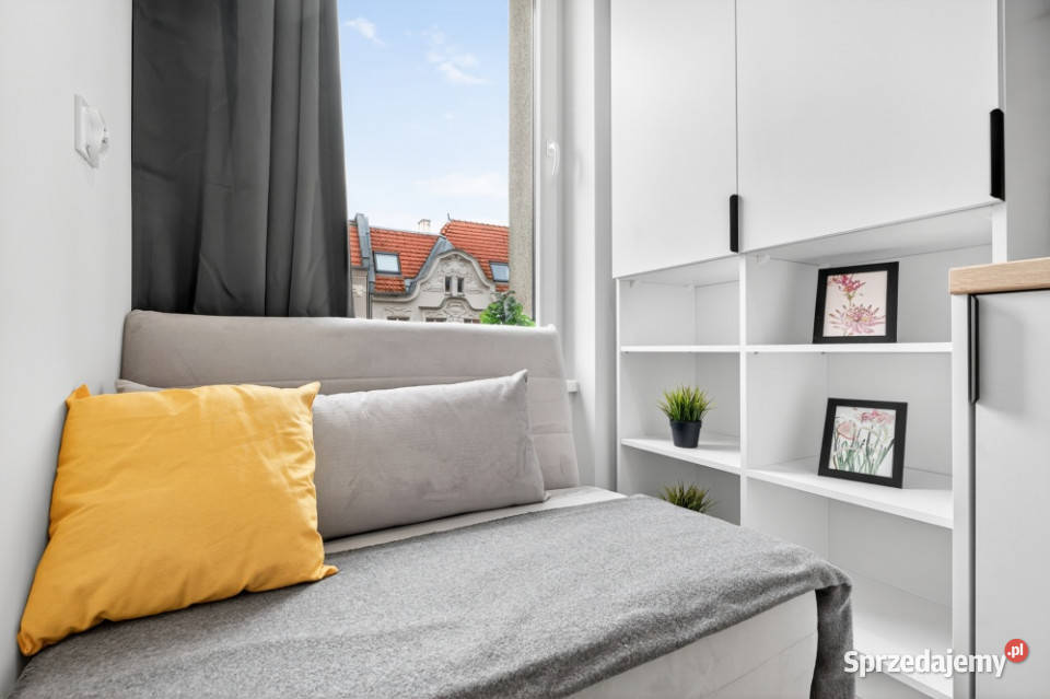 Nowoczesny pokój z prywatną łazienką obok balkon Mieszkania Szczecin