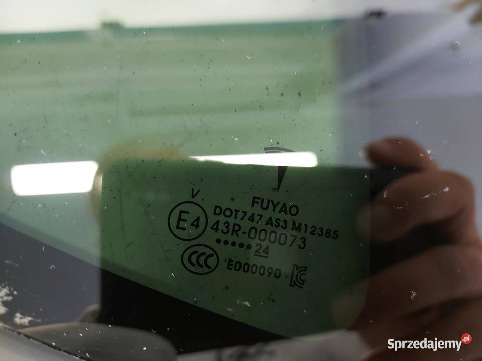 TESLA MODEL Y 2024r SZYBA KAROSERYJNA PRAWY TYŁ