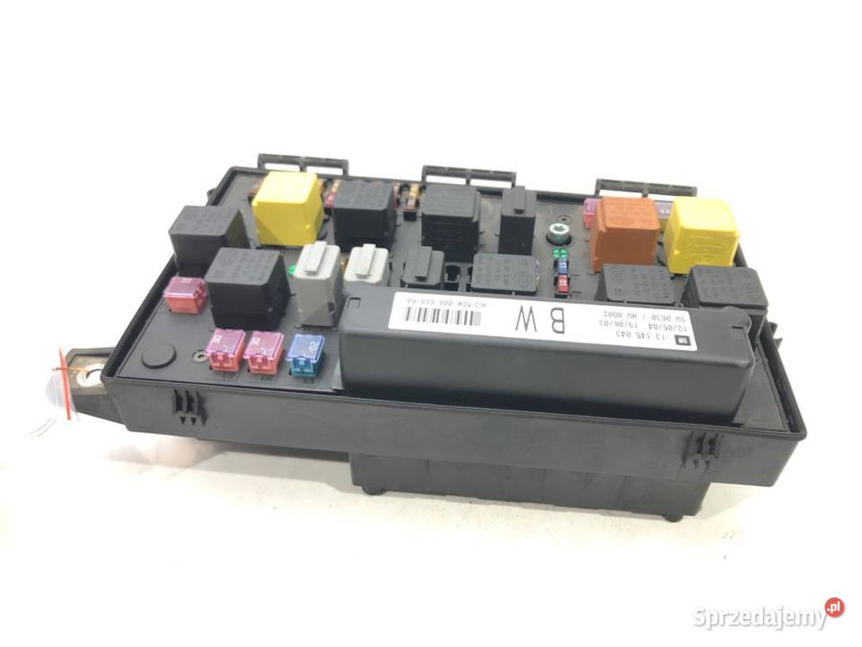 SKRZYNKA BEZPIECZNIKÓW OPEL ASTRA H 13145043