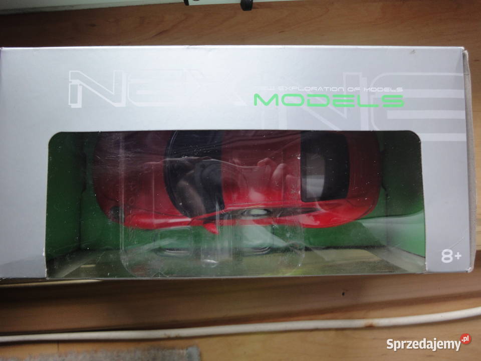 PORSCHE 911 991 CARRERA S wykonany jest w skali 8 lat+