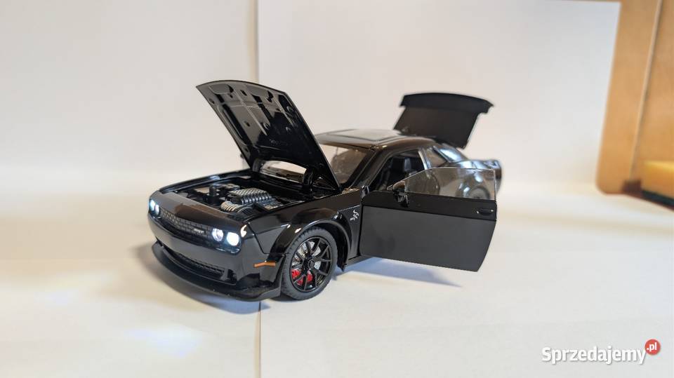 Dodge chellenger srt skala 124 21 model Samochody i pojazdy