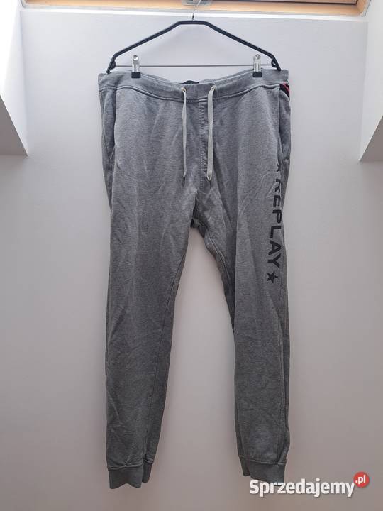 Szare spodnie dresowe Replay logo na nogawce Trąbki Wielkie