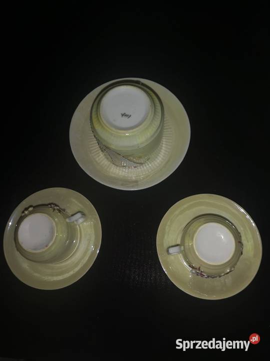 Filizanka opalizowana z wypuklym dekorem Gdańsk