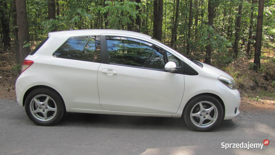 bezwypadkowa Toyota Yaris 13 6 biegów mazowieckie Milanówek