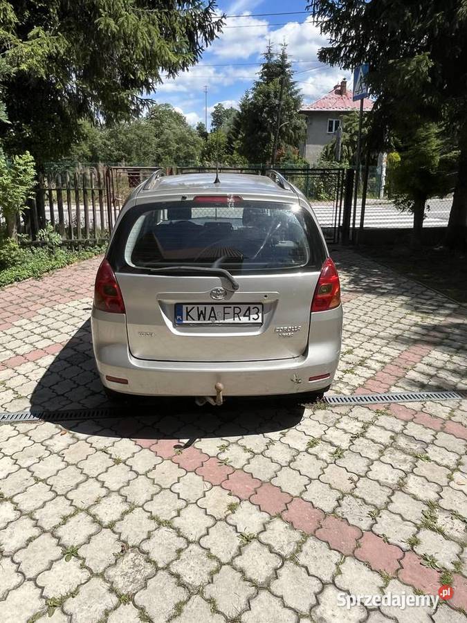 Toyota Corolla Verso srebrny Toyota Raba Wyżna